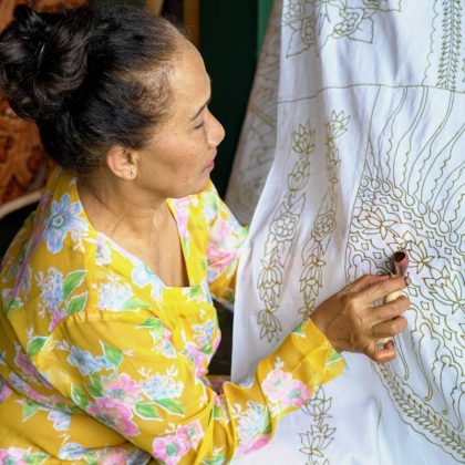 Syal Batik Sutra Motif Kawung