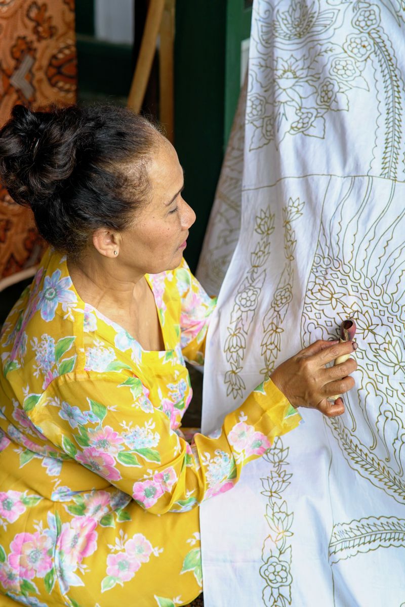 Syal Batik Sutra Motif Kawung