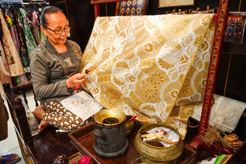 Selendang Batik Cap Sogan - Image 3